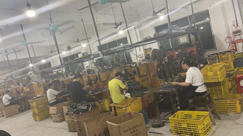 Verified China supplier - Yiwu Dingcheng Bag Fittings Co., Ltd.