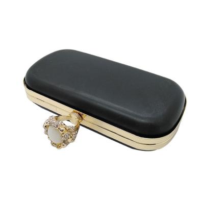 China Ring Closure Clamshell Clutch Frame for sale