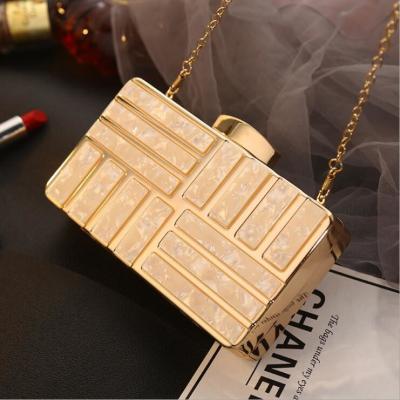 Chine Suitcase de rectangle d'or de bourse de cadre de dames acryliques à vendre