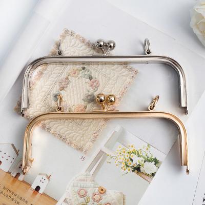 China 22*7.8cm Polishing Electroplate Kiss Clasp Purse Frame With Chain Loops for sale