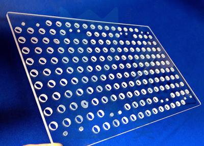 China El cuadrado modificado para requisitos particulares forma la placa de vidrio clara de cristal de cuarzo de la precisión de la perforación del laser que trabaja a máquina en venta