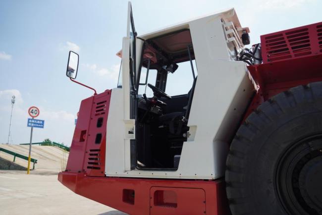 Chinese Supplier Cost Effective Heavy Duty ST30 Underground Mining Tipper Truck