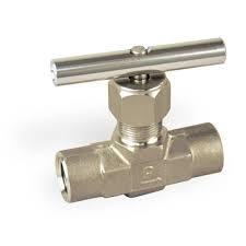 China Super Duplx S32750 Steel Needle Valve 3000PSI DN300 MNPT x FNPT Threaded End for sale