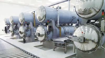 China Esterilizador de prata de alta pressão automático industrial do banho maria do equipamento da transformação de produtos alimentares para o saco do malote do alimento da lata à venda