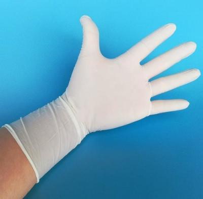 China Los guantes médicos disponibles del vinilo, pulverizan la sustancia química libre de los guantes del examen resistente en venta