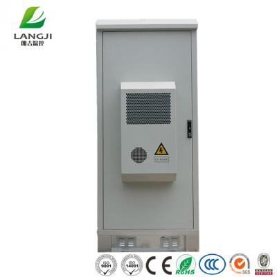中国 ISO9001 16U 19 Inch Outdoor Wall Mounted Cabinet IP55 Protection 販売のため