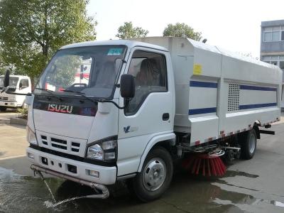China Isuzu Vacuum Road Sweeper Truck 4 Tons 4000 Liters With 5cbm Dust Bin for sale