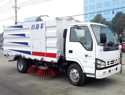 China Diesel Small Street Vacuum Truck , ISUZU Vacuum Road Sweeper With Water Tank for sale