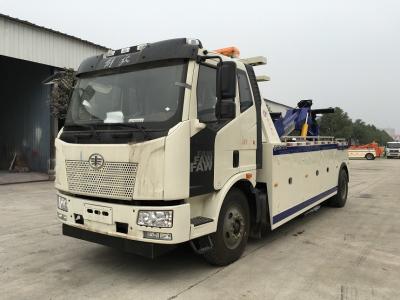 China Medium Duty Intergrated Emergency Tow Truck , 8 Tons Custom Wrecker Trucks With Crane for sale