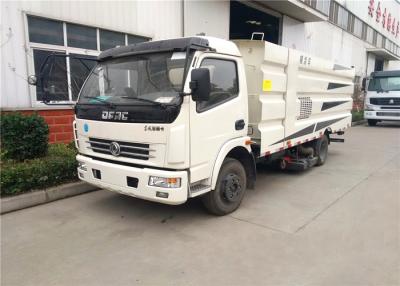 Chine Nettoyage de route de camion de balayeuse de route de Dongfeng 6CBM avec la couleur adaptée aux besoins du client à vendre