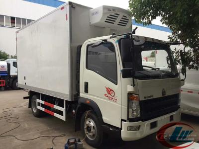 China LHD RHD Howo 4X2 Refrigerated Box Truck , 4t Frozen Meat Delivery Trucks for sale