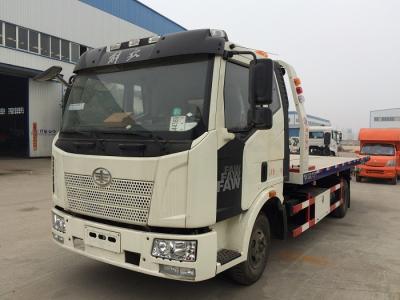 China FAW grúa del camión de auxilio de la emergencia de 4 toneladas 6,2 metros de la placa de recuperación del remolque en venta