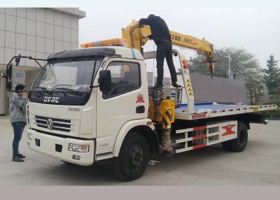 China 5 Meters Flatbed Wrecker Tow Truck With 3.2 Ton XCMG Crane Vehicle Lifting for sale