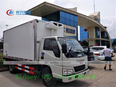 China Pequeño camión refrigerado de JMC 4X2 para el transporte de la comida en venta