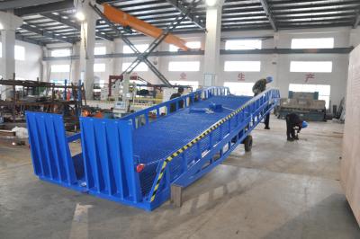 China Adjustable Container Loading Mobile Dock Ramp Manual Operating Blue Color for sale