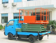 China Automobile 16m 300KG Loading Truck-Mounted Scissor Lift for Theatre / Hospital for sale
