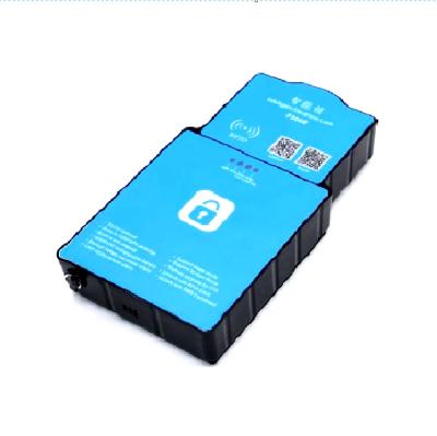 China Large Capacity Long Battery Life Magnetic GPS Tracker  for container , blue for sale