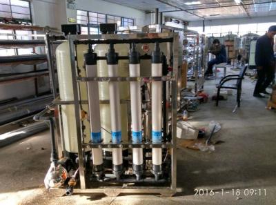 Chine Système complètement automatique de filtration 1000lph ultra, usine de traitement de l'eau de la rivière UF à vendre