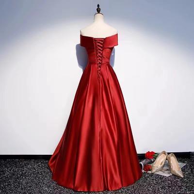 China Red Romantic Floral Embroidered Evening Gown Machine Washable for sale