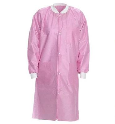 China 45gsm Disposable Lab Gown , Non Woven Lab Coat With 3 Pockets for sale