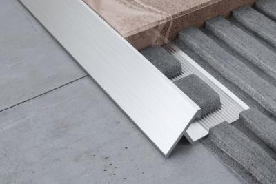 China Tiras de transición de aluminio del piso del ajuste de la teja del hotel en venta