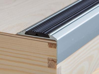 China Tira de transición de aluminio modificada para requisitos particulares del borde del piso del ajuste de la teja en venta
