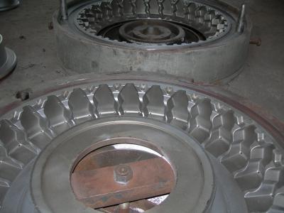中国 固体タイヤ型は緑のタイヤ型のタイプ、ポリウレタン鋳造のタイプ、鉱山車に、適用します 販売のため