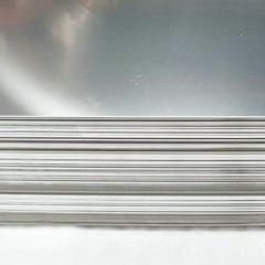 中国 Silver Aluminum Plate Sheet 500-6000mm Length Hot Rolling Processing Technology 販売のため