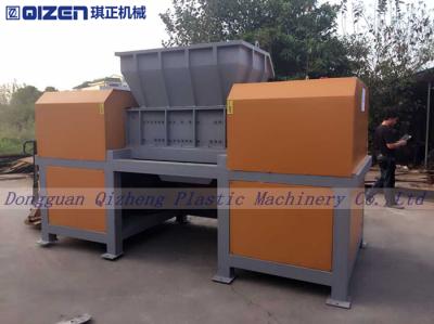 China Máquina plástica do triturador do empurrador hidráulico para o objeto duro usado desperdício à venda