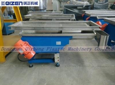 China Eccentric Shaft Vibrating Screen Machine With 2 Or 1 Layer Screen Mesh for sale