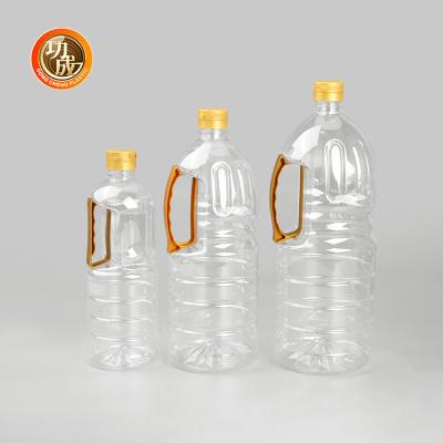 China Clear Plastic Condiment Bottles Food Grade Seasonings Packaging 1800ml Capacity for sale