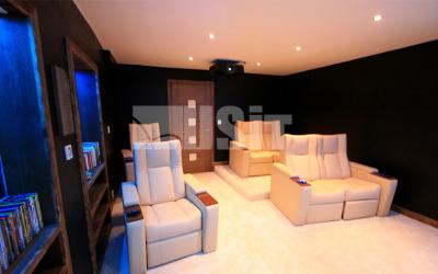 China Luxury Home Cinema Room Leather Electric Recliners High Strength Steel Structure. for sale