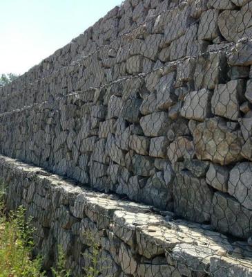 Cina Il pendio ha rinforzato la rete metallica di pietra della gabbia/il muro di sostegno della gabbia del metallo immersione calda in vendita