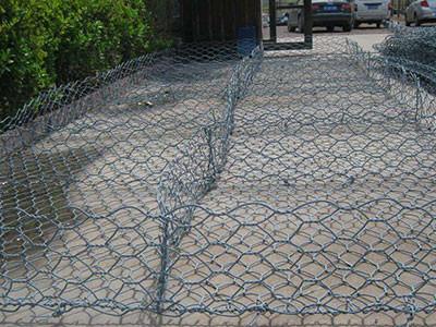 China 4mm Stone Cage Wire Mesh Double Twisted Plastic Wrapping Slope Retaining Wall for sale