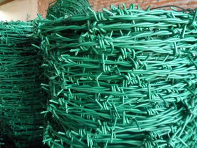 China Pvc 13 Gauge Plastic Coated Barbed Wire High Toughness for sale