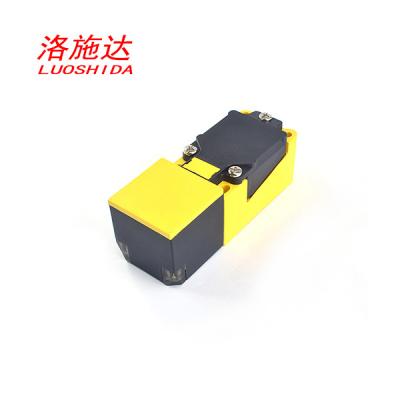 China 10-30VDC Q40 Inductive Proximity Sensor Rectangular 360 Degree Sensing Face for sale