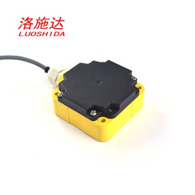China Q80 Plastic Rectangular Inductive Proximity Sensor Switch PNP Normal Open Output for sale