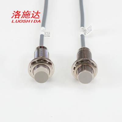 China Sensor de proximidad inductivo cilíndrico M18 del metal del alambre de DC 3 para la detección del metal en venta
