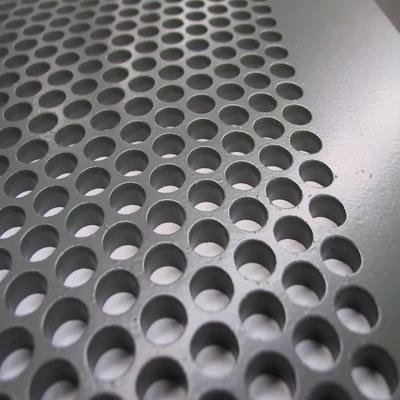 China Longitud perforada perforada de acero con poco carbono de la hoja de metal de Mesh Sheet 3m m el 10ft en venta