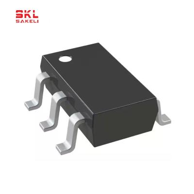 中国 AD8057ARTZ-REEL7アンプICは5VでSOT-23-5パッケージの電圧フィードバックの低雑音の典型的な供給の流れを欠く 販売のため