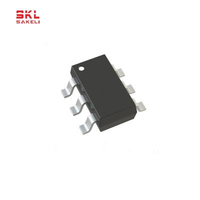 China Circuito de salida del voltaje de IC Chips Current Sense Low Cost del amplificador ADM4073TWRJZ-REEL7 SOT-23-6 en venta