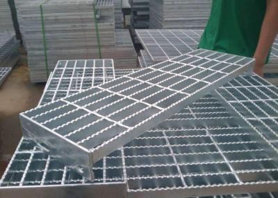 China Durable Q235 Outdoor Galvanized Steel Stair Treads High Strength Material for sale
