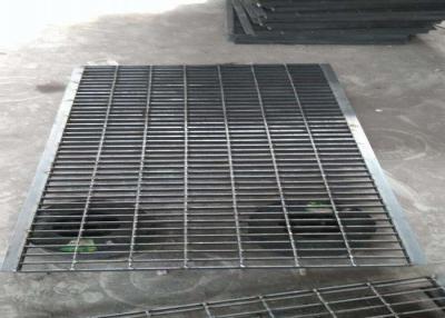 China SGS Metal Grates For Driveways / Rectangular Gutter 50 / 100mm Twisted Bar Pitch for sale