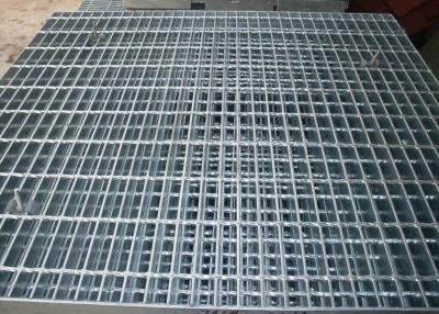 China Placa de acero a cuadros superficial de plata, suelo laminado en caliente de la placa del diamante en venta