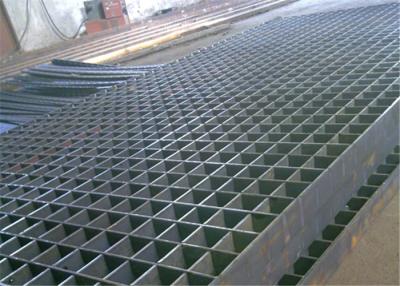 China Tipo serrado barra torcida plataforma de rejilla de acero del suelo de la rejilla del metal en venta