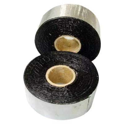 China Hoja de impermeabilización autoadhesiva de tejado de papel de aluminio para el método de aplicación de rodillos en venta
