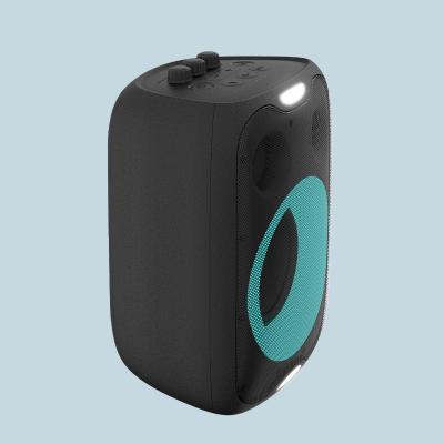 中国 IPX4 Outdoor Bluetooth Party Speakers Bass With RGB Light Microphone 販売のため