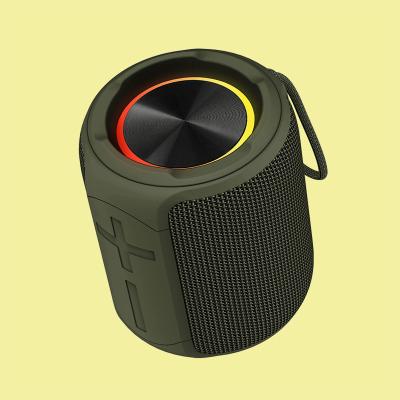 China IPX7 Waterproof Black Bluetooth Outdoor Speakers with 4Ω Impedance / 2500mAh Battery for sale