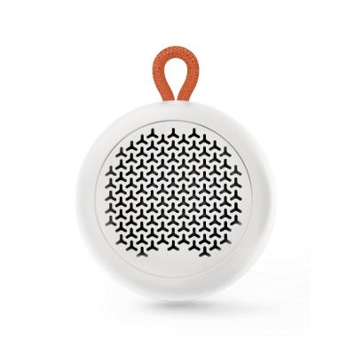 China OZZIE Mini Outdoor Speaker , Round Bluetooth Speakers 5W For Hiking for sale