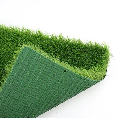 中国 Simulation Artificial Grass Lawn Carpet 4m X 25m Plastic SBR Latex Decorative Green 販売のため